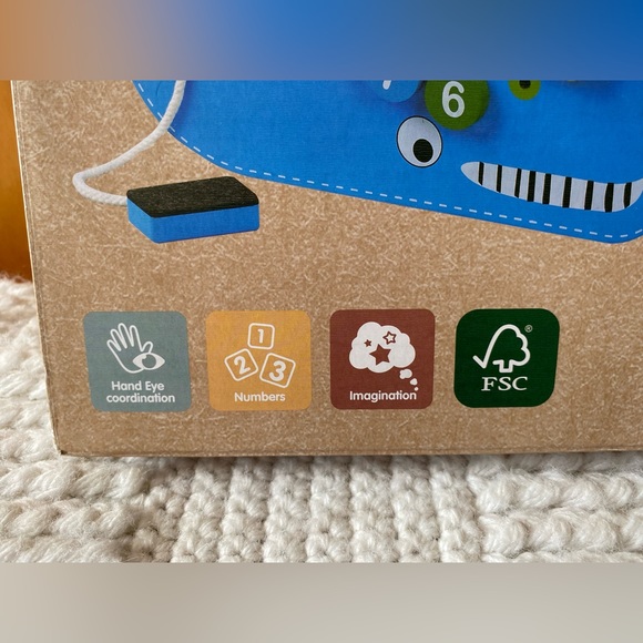 Jumini Wooden Whale Clock and Chalkboard - Picture 4 of 7